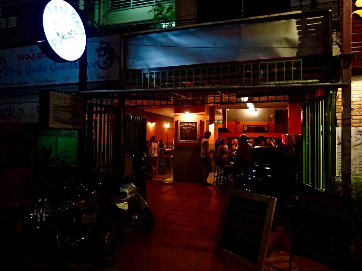 Lazy Gecko Guesthouse Phnom Penh Exterior photo